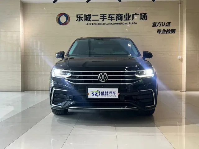 Volkswagen Tiguan L — Фото автомобиля 2