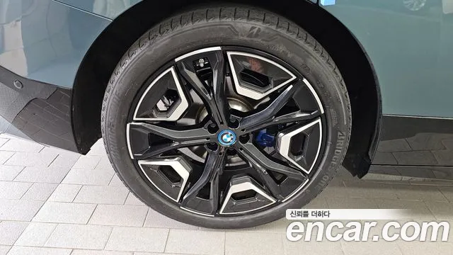 BMW iX — Фото автомобиля 5