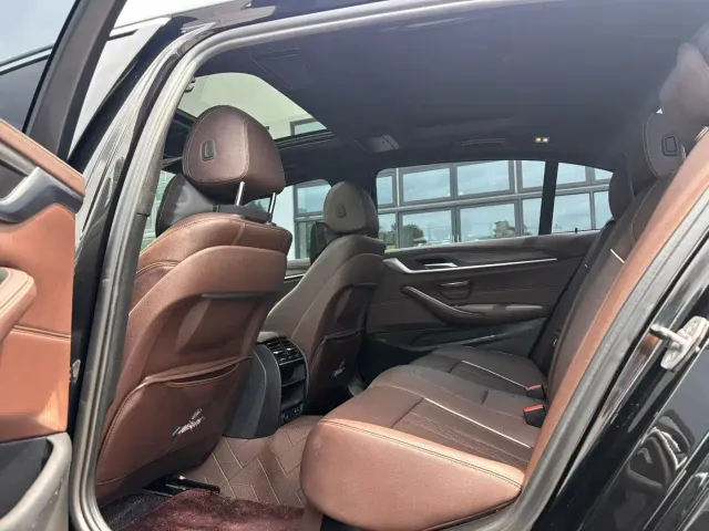 BMW 5 Series — Фото автомобиля 8