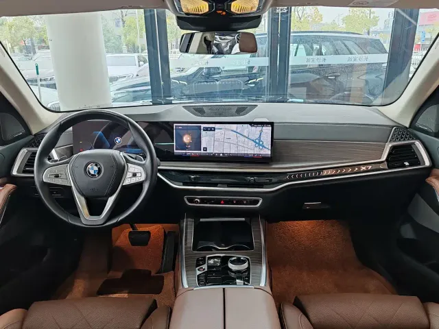 BMW X7 — Фото автомобиля 11