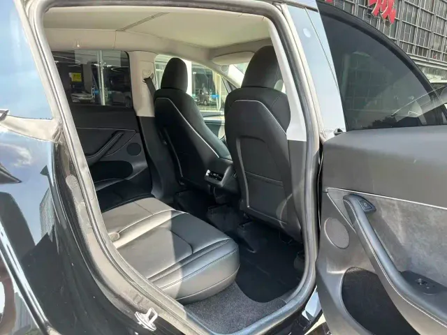 Tesla Model Y — Фото автомобиля 5