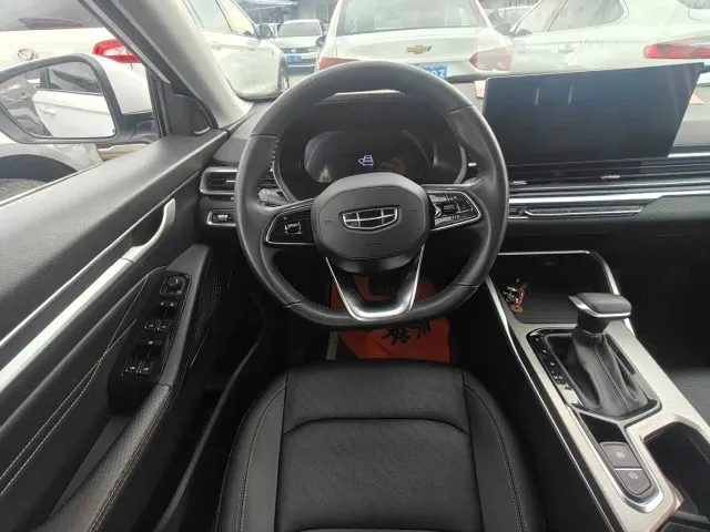 Geely Emgrand — Фото автомобиля 5