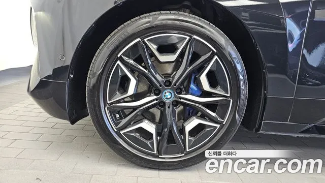 BMW iX — Фото автомобиля 5