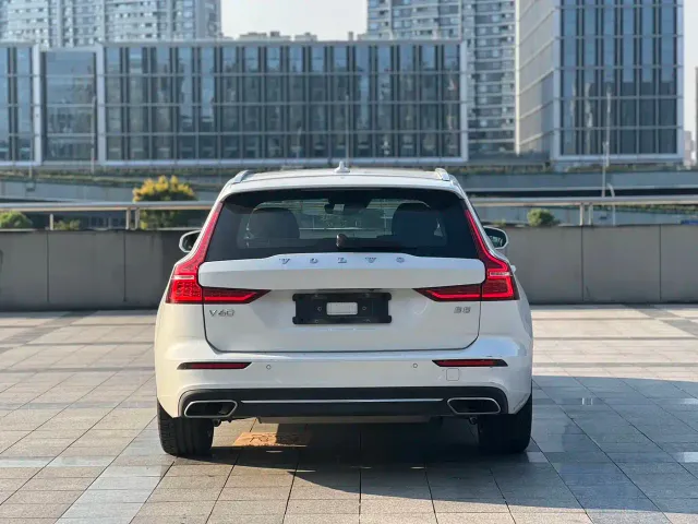 Volvo V60 — Фото автомобиля 5