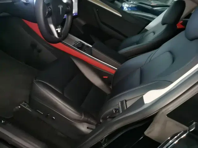 Tesla Model Y — Фото автомобиля 14