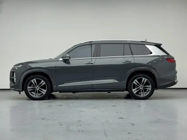 Audi Q6 — Фото автомобиля 10