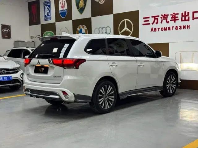 Mitsubishi Outlander — Фото автомобиля 6