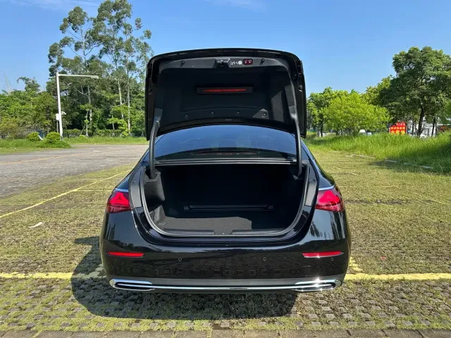 Mercedes-Benz E-Class — Фото автомобиля 23