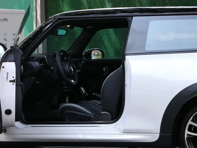 MINI Hatch — Фото автомобиля 17