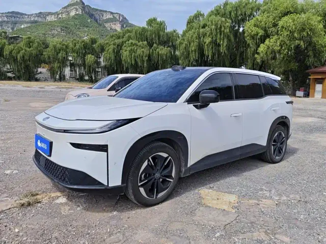 Фотография автомобиля — Toyota BoZhi 3X