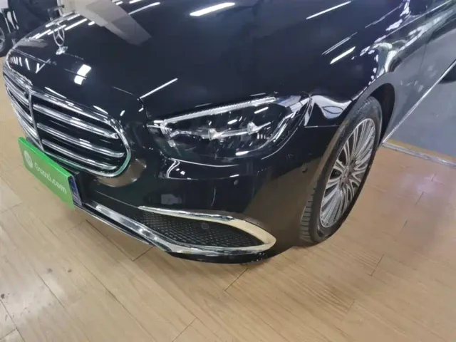 Mercedes-Benz E-Class — Фото автомобиля 23