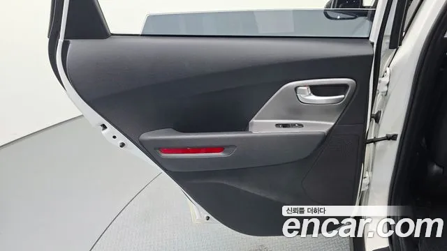 Kia Niro — Фото автомобиля 14