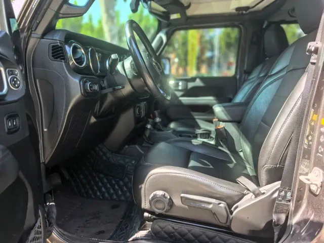 Jeep Wrangler — Фото автомобиля 7