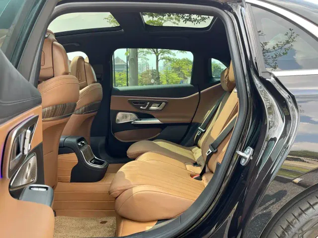 Mercedes-Benz E-Class — Фото автомобиля 20