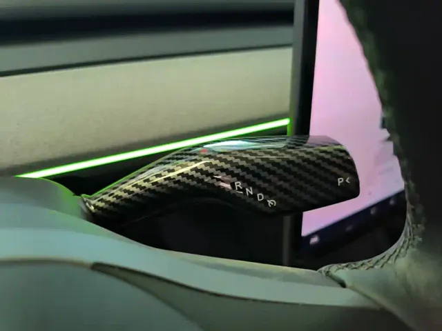 Tesla Model Y — Фото автомобиля 13