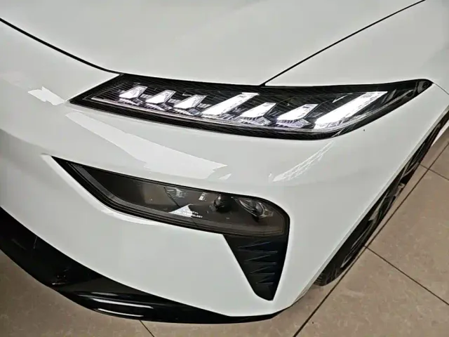 Dongfeng Yipai eπ007 2024 Extended Range 200 Ruyi Edition — Фото автомобиля 23