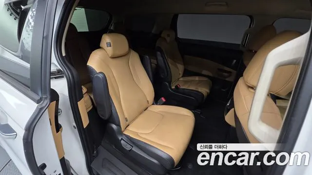 Kia Carnival Generation 4 — Фото автомобиля 18