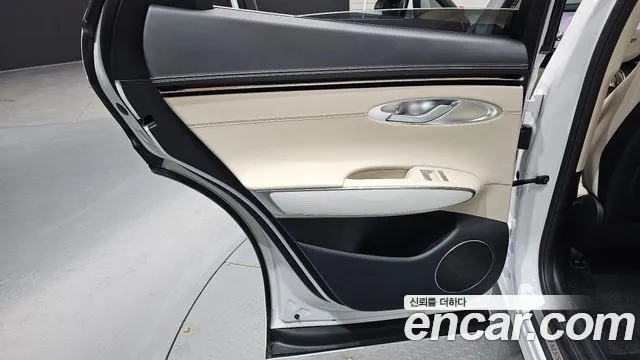 Genesis GV70 — Фото автомобиля 24