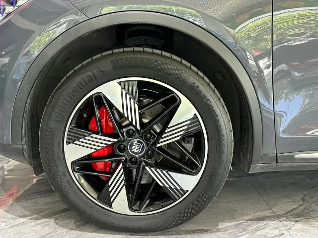 BYD Tang — Фото автомобиля 26