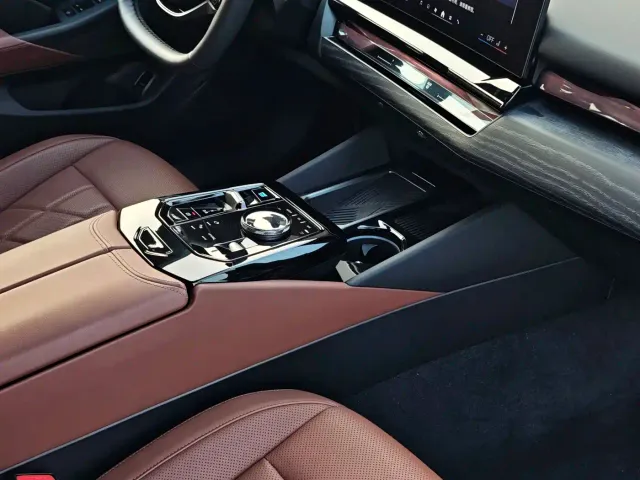 BMW i5 — Фото автомобиля 16