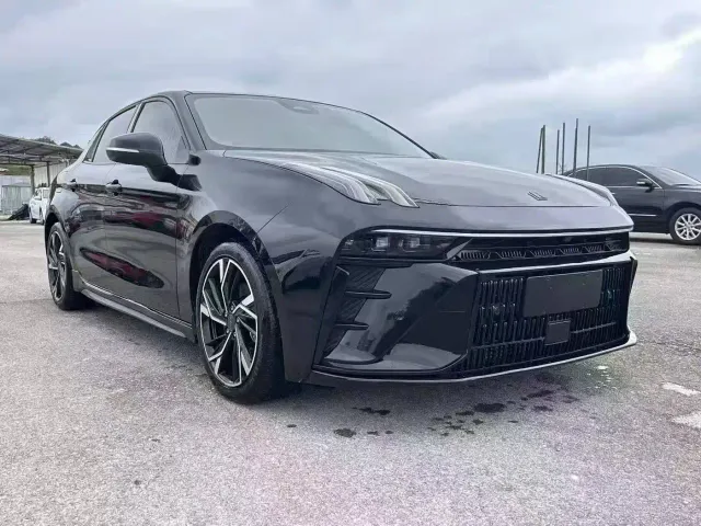 Lynk & Co 03 — Фото автомобиля 3