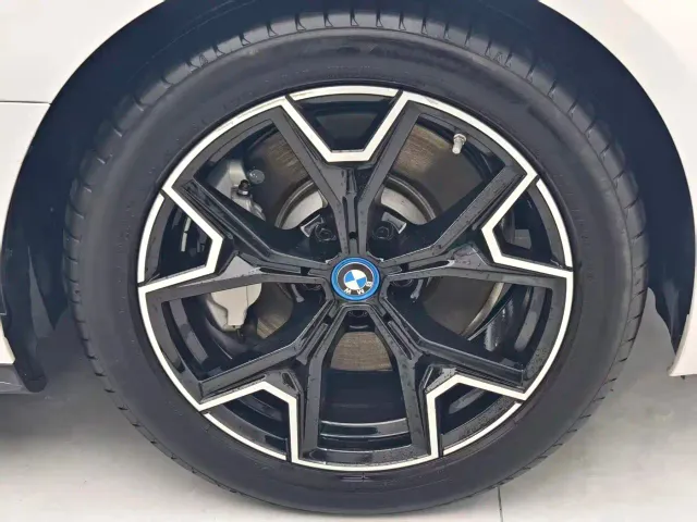 BMW i3 — Фото автомобиля 7