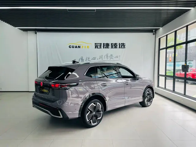 Volkswagen Tiguan L — Фото автомобиля 16