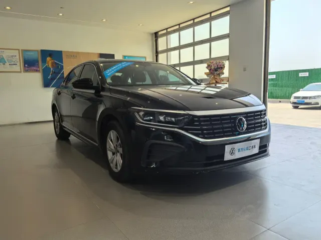 Volkswagen Passat — Фото автомобиля 3