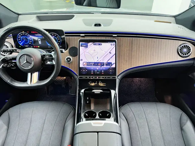 Mercedes-Benz EQE SUV — Фото автомобиля 16
