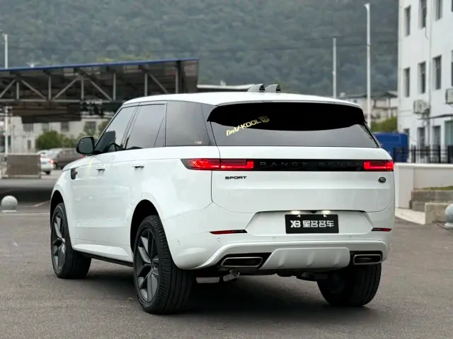 Land Rover Range Rover Sport — Фото автомобиля 14