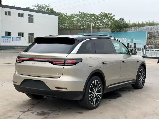 Leapmotor C11 — Фото автомобиля 10