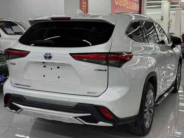 Toyota Highlander — Фото автомобиля 9