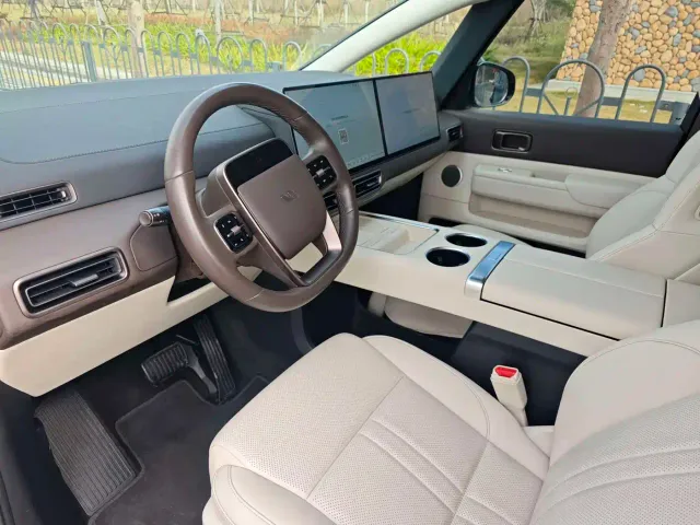 Li Auto MEGA — Фото автомобиля 12