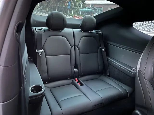 Tesla Model Y L 2025 Facelift Long Range AWD — Фото автомобиля 10