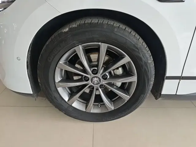 BYD Qin L — Фото автомобиля 22