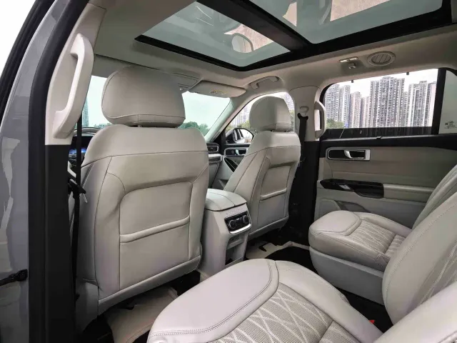Ford Explorer — Фото автомобиля 25