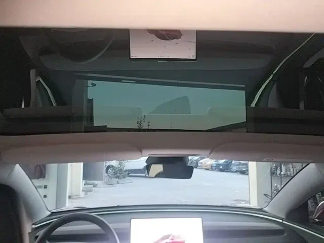 Tesla Model 3 — Фото автомобиля 17