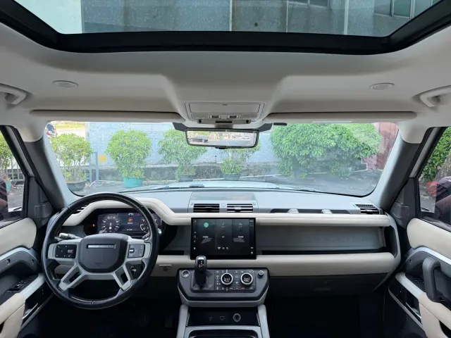 Land Rover Defender — Фото автомобиля 8
