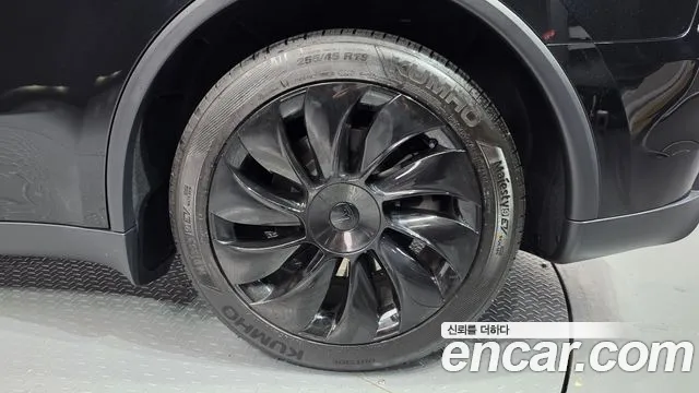 Tesla Model Y — Фото автомобиля 6