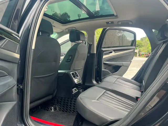 Volkswagen Passat — Фото автомобиля 6