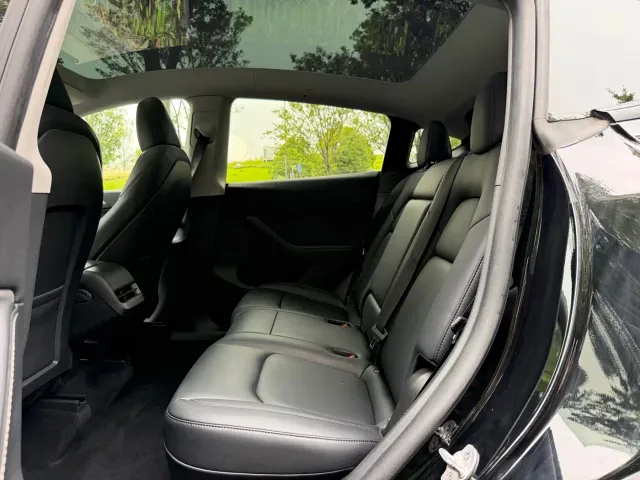 Tesla Model Y — Фото автомобиля 13