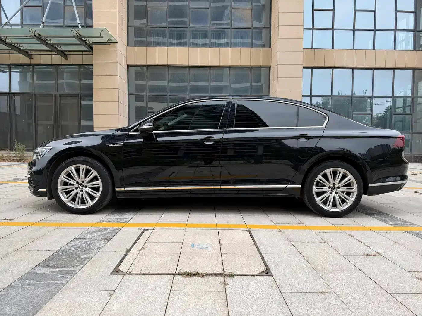 Volkswagen Magotan 2023 Model 2 Million Commemorative Edition 380TSI DSG Flagship — Фото автомобиля 4
