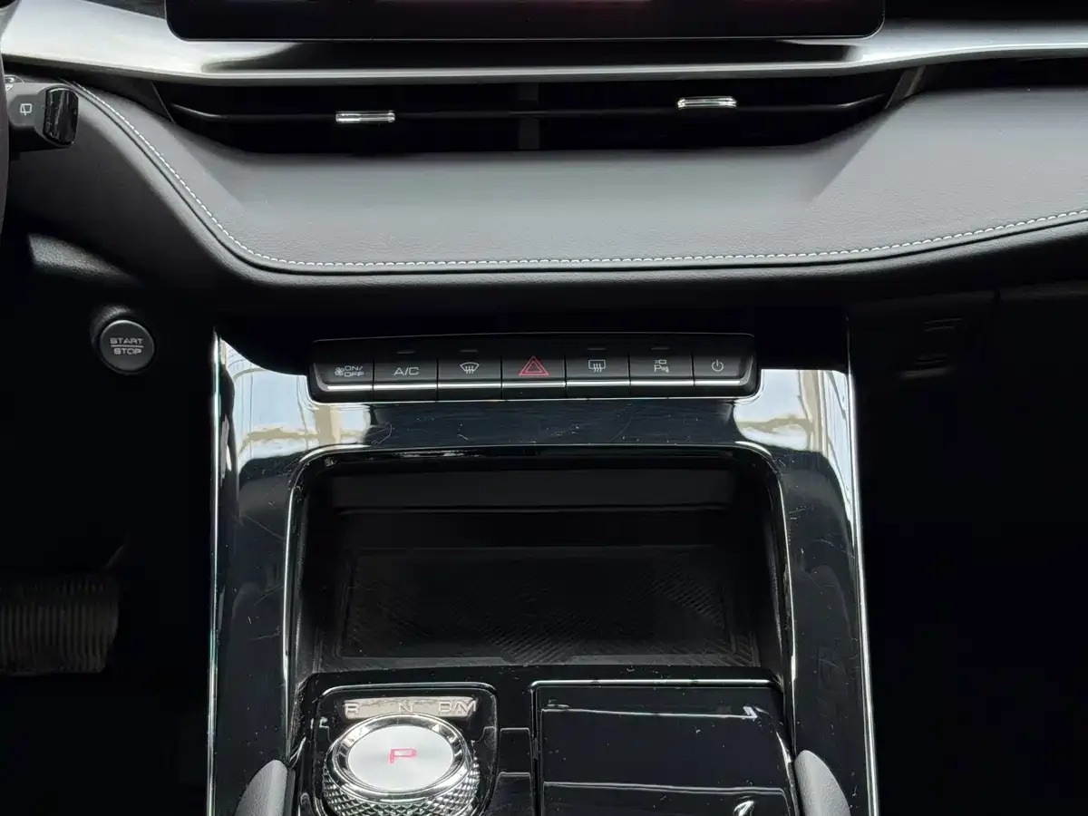 Haval Haval H6 2024 Model 1.5T 2WD Classic Edition — Фото автомобиля 12