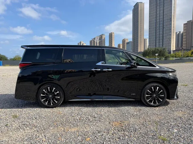 Toyota Alphard — Фото автомобиля 4