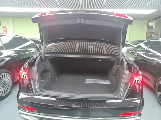 Audi A6L — Фото автомобиля 18