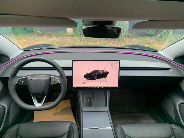 Tesla Model 3 — Фото автомобиля 5
