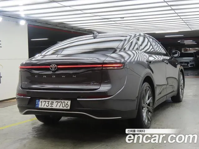 Toyota Crown — Фото автомобиля 4