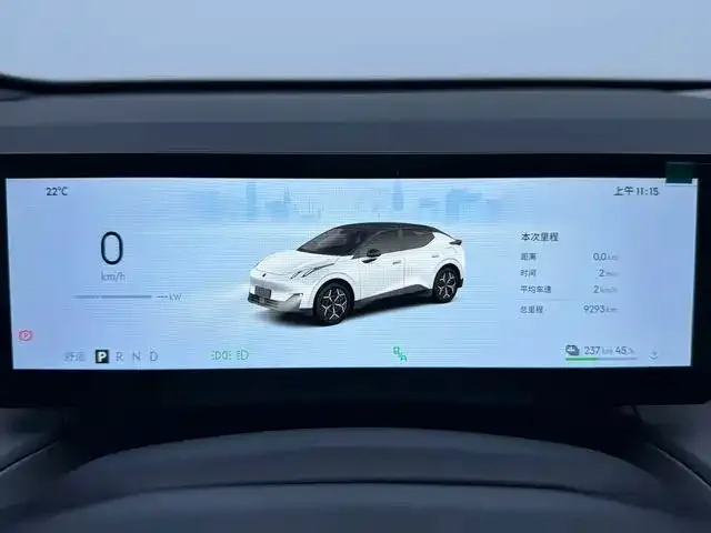 Lynk & Co Z20 — Фото автомобиля 17