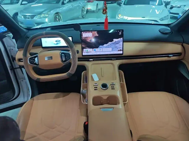 Geely Galaxy Starship 7 EM-i — Фото автомобиля 9