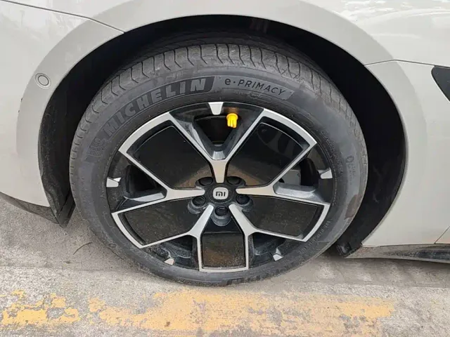 Xiaomi SU7 — Фото автомобиля 24